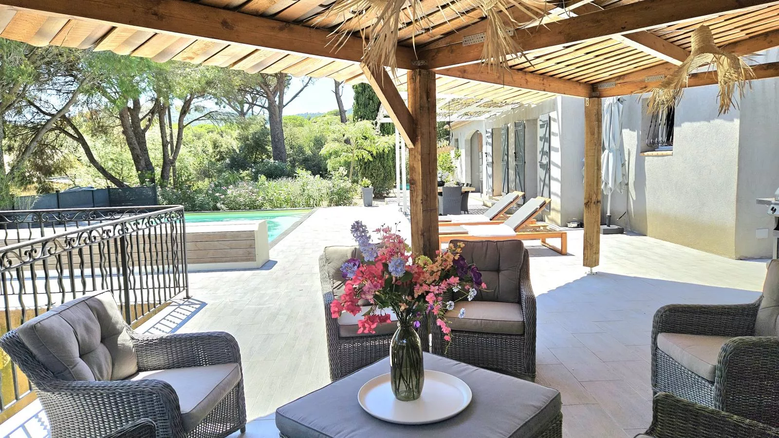 Lunes-Terrace balcony