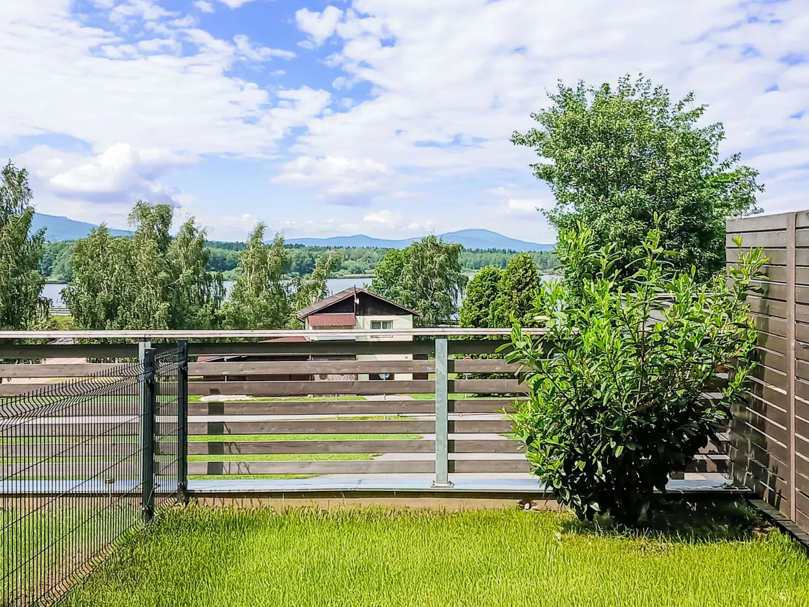 Lakeview Luxury Lodge & Garden-Outside