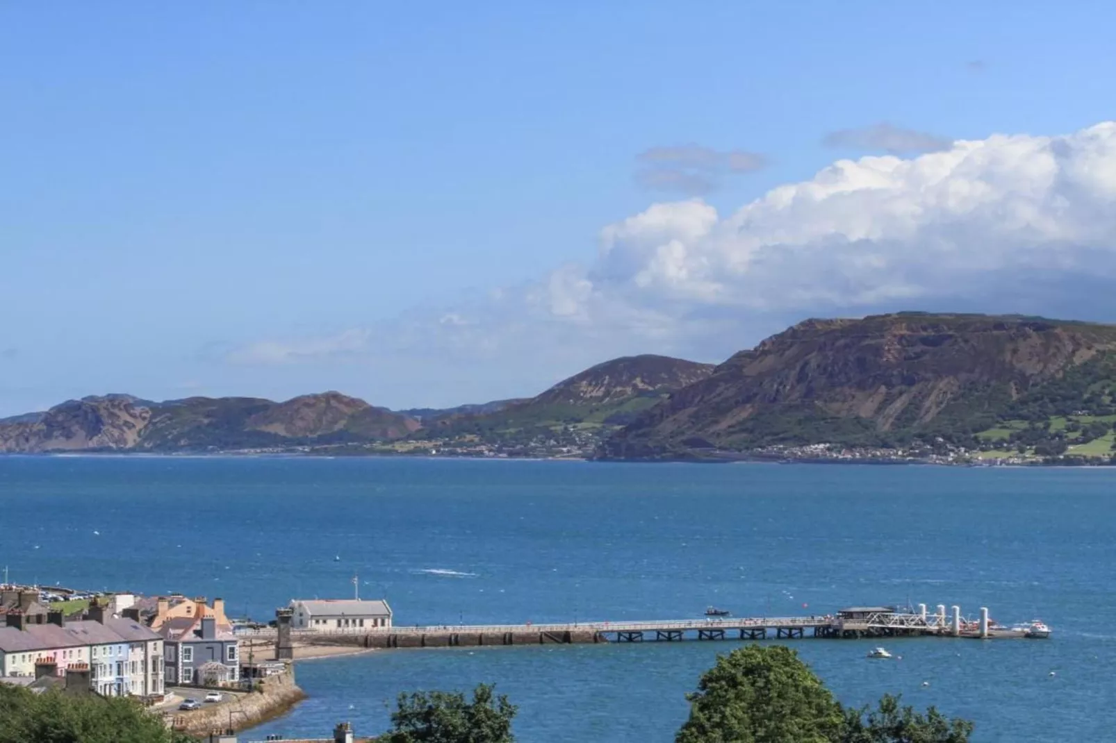 Waters Edge at Gadlys House-Areas within 1km in summer