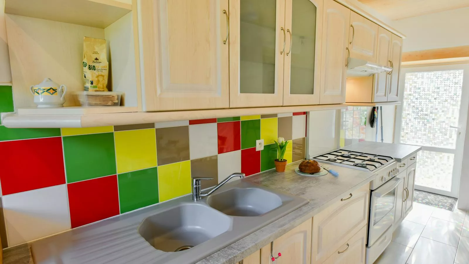 Maison des Yourtes-Kitchen