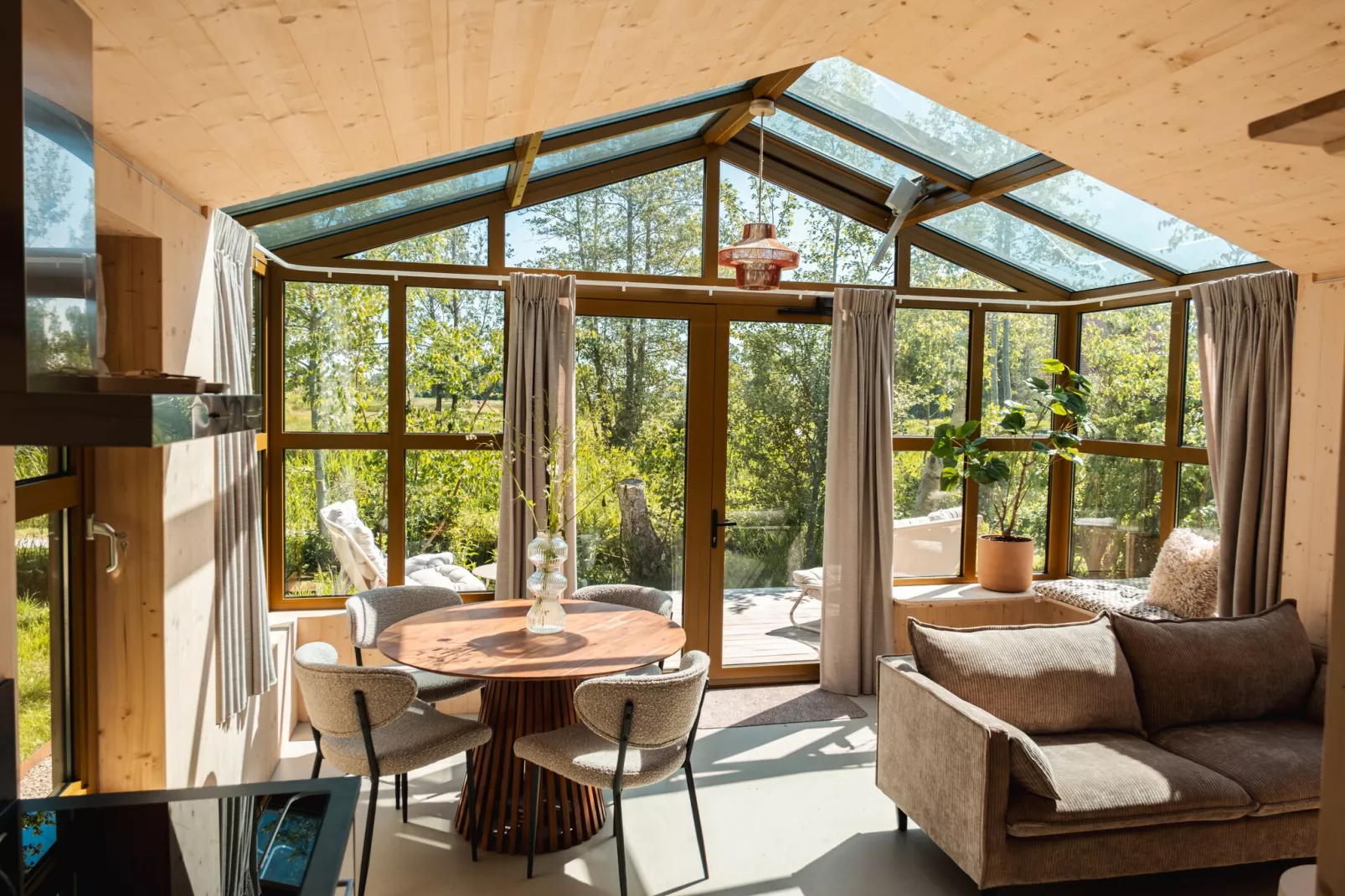 Large Green House 4 persoons-Esszimmer