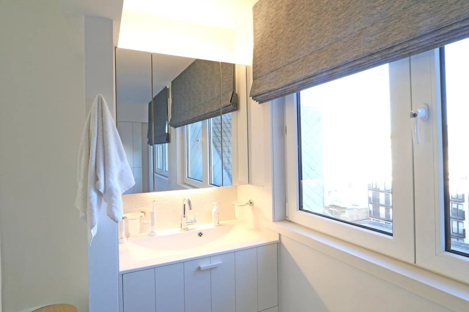 SEAFLOWER 61  STPL-Bathroom