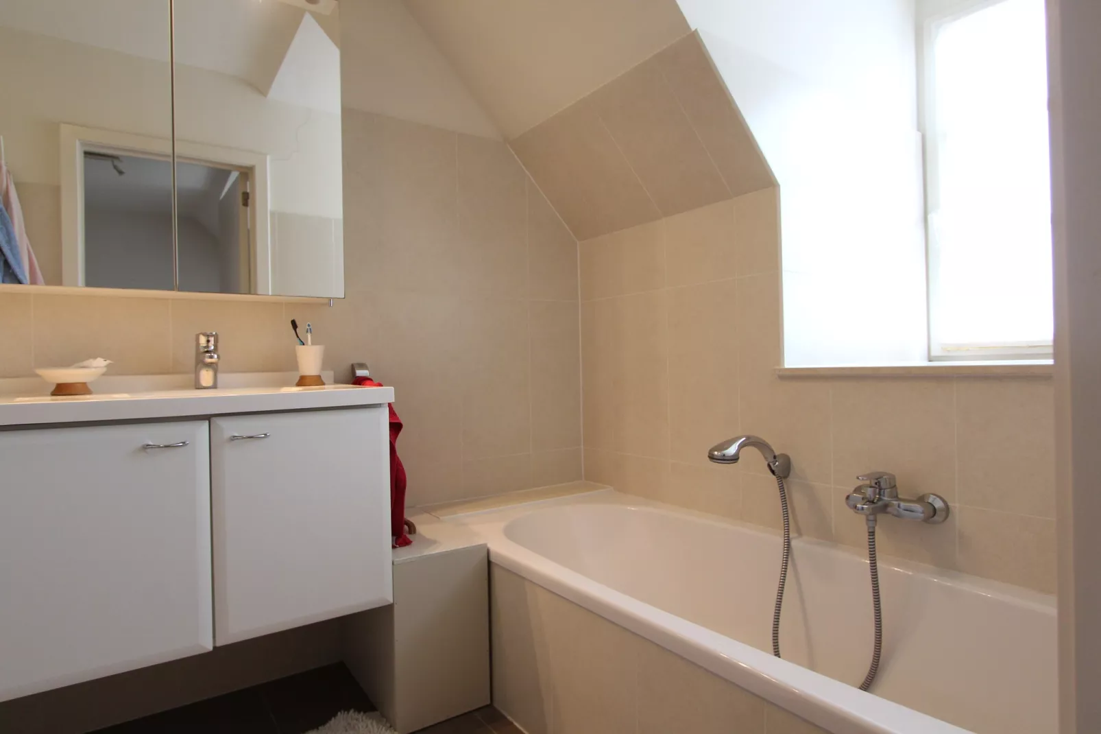 RAVEEL 52  STPL-Badezimmer