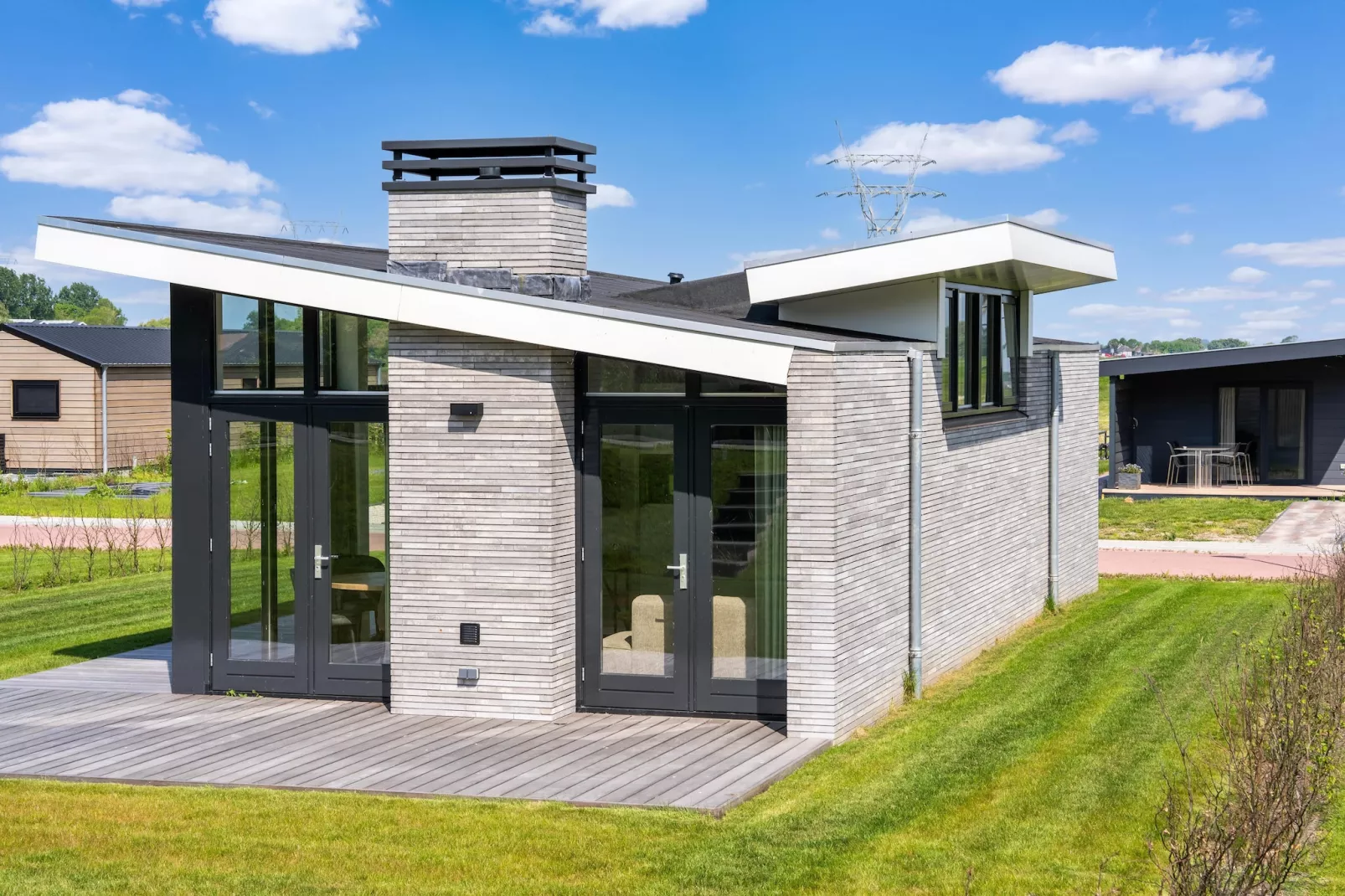 Polder-Exterior summer