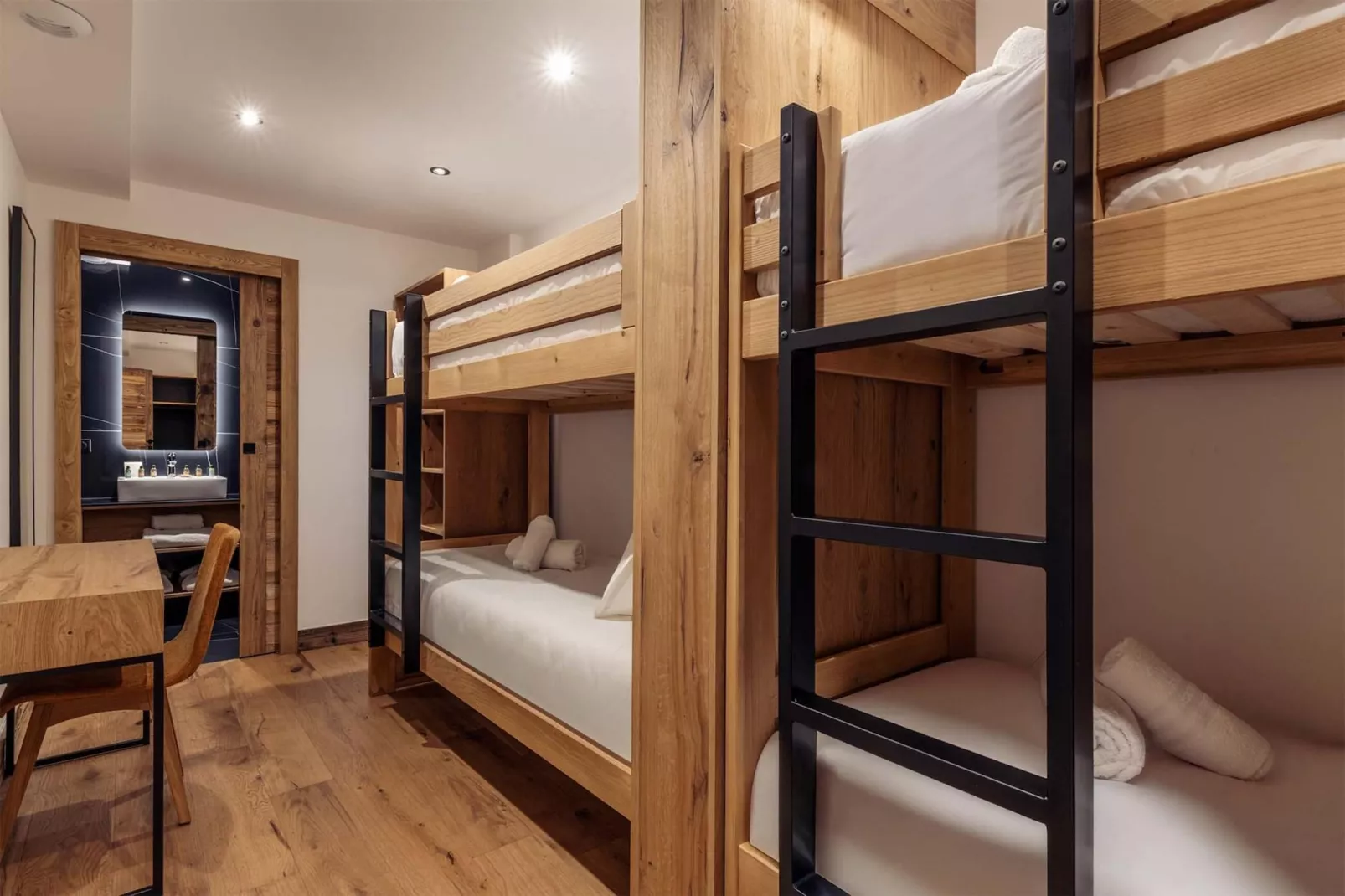 Apartment No 1 4-room duplex  2 cabins-Bedroom