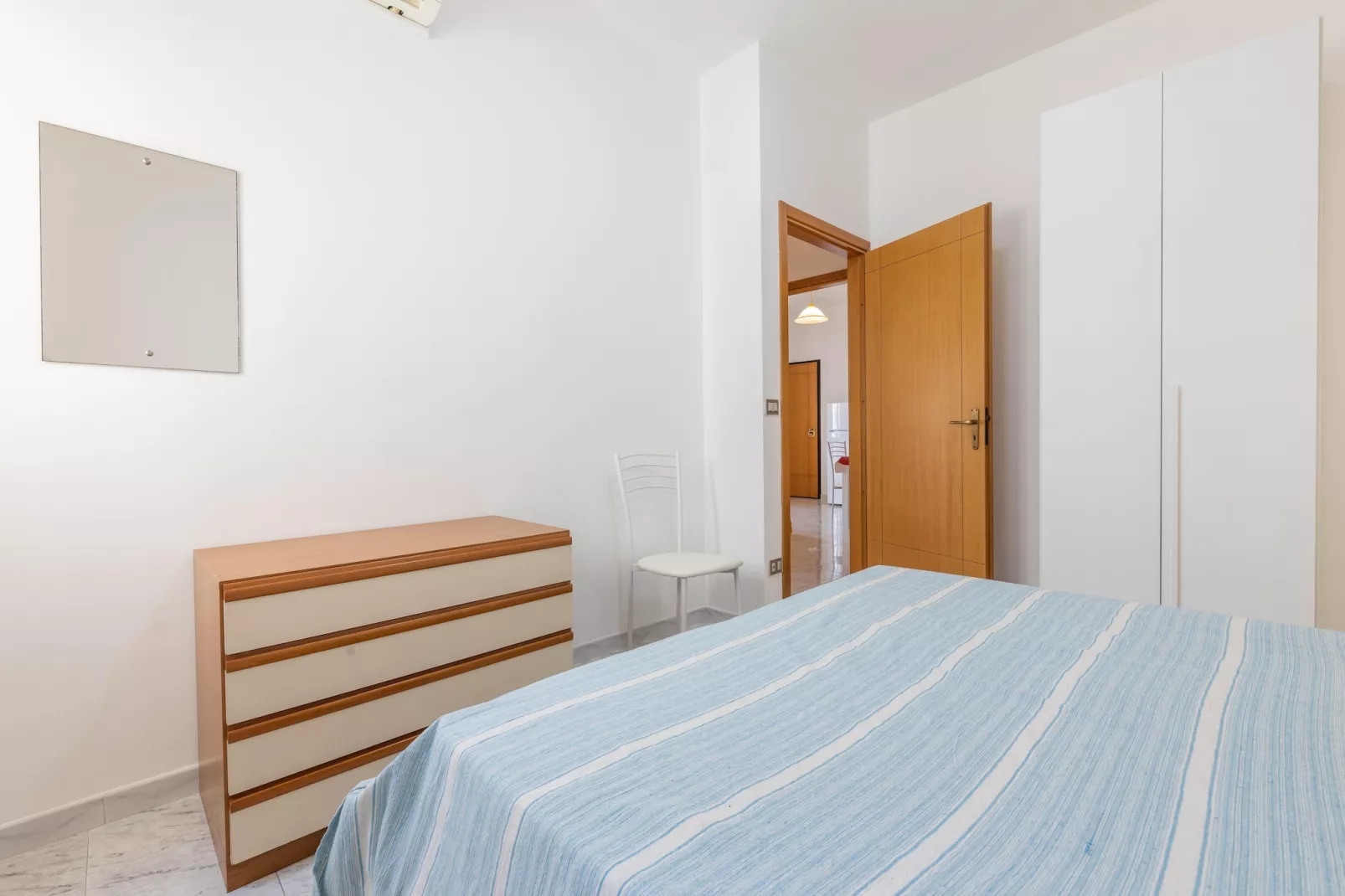 RB31-Bedroom