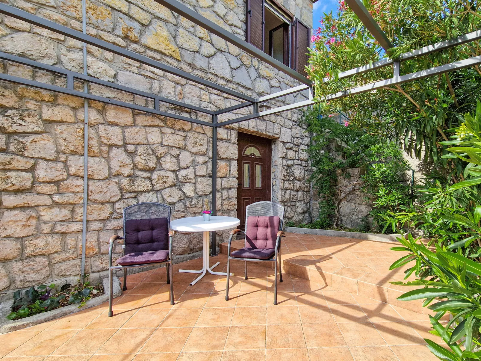 Kamena kuća-Outside