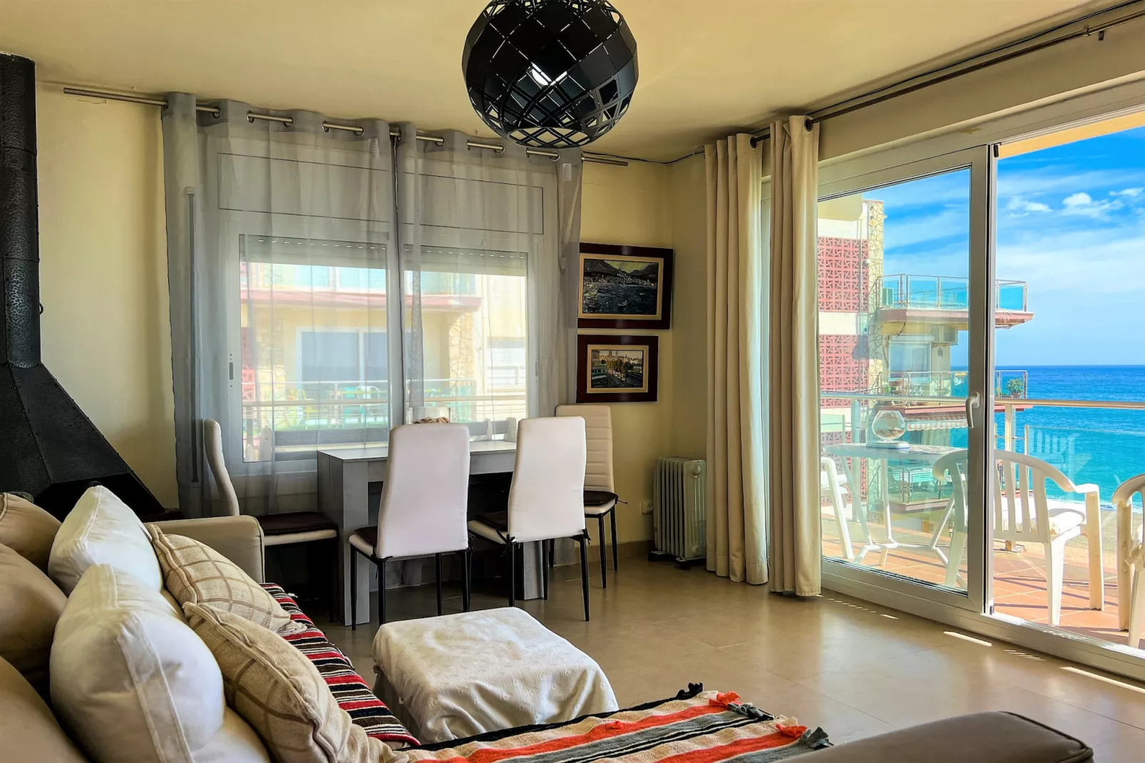 Vivalidays Mar - Santa Susanna-Living room