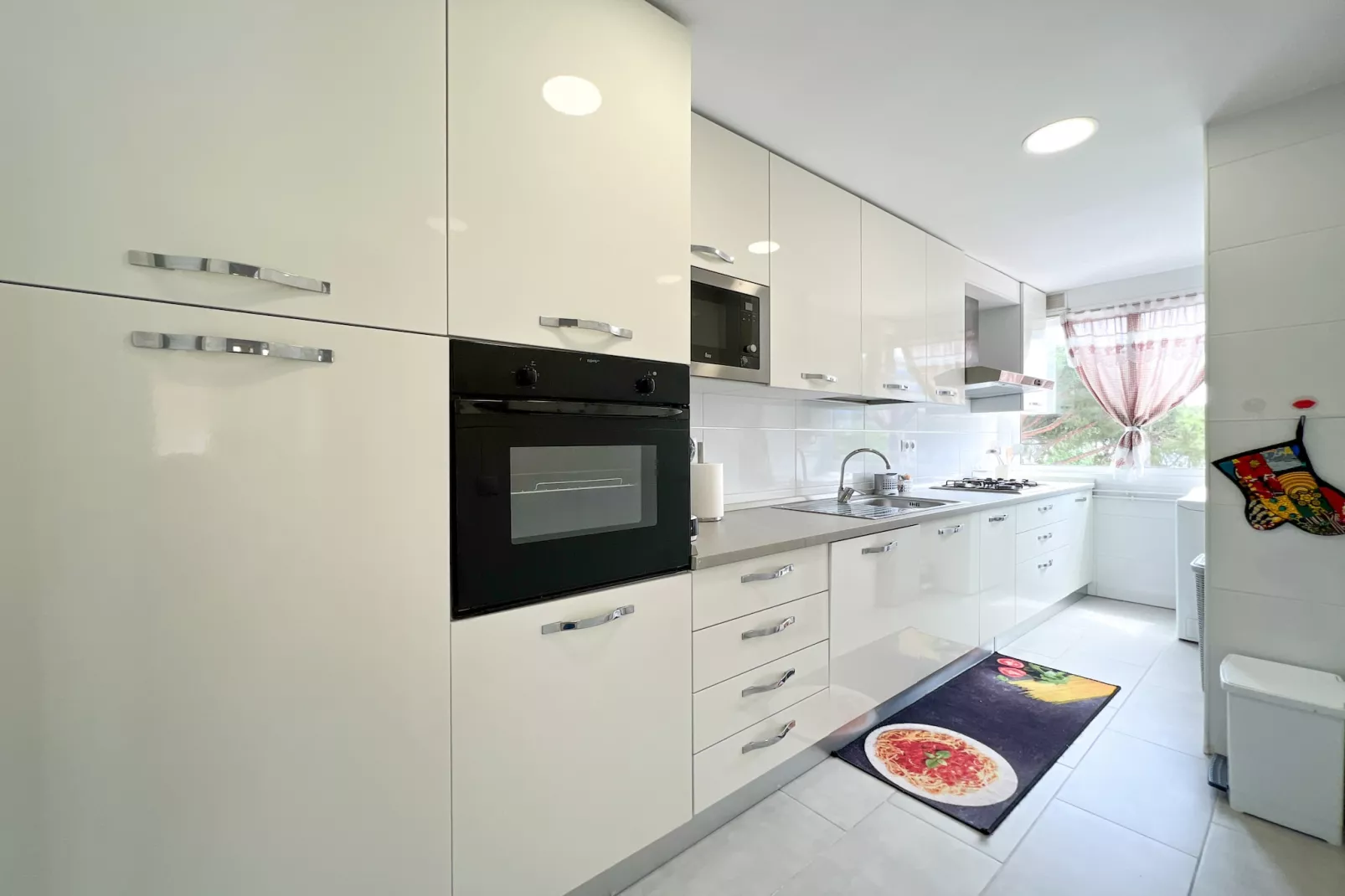Vivalidays Lora - Santa Susanna-Kitchen