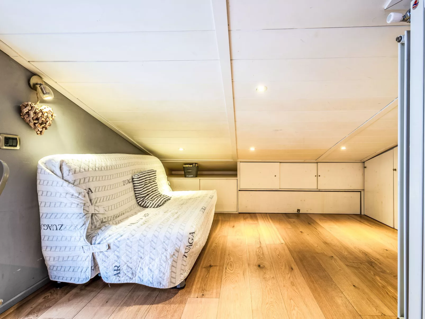 Mater Studio Flat-Inside
