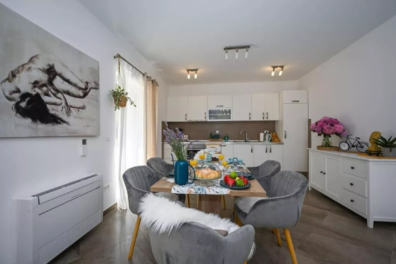 Villa Anita - Five Bedroom Villa with Swimming pool-Dining room