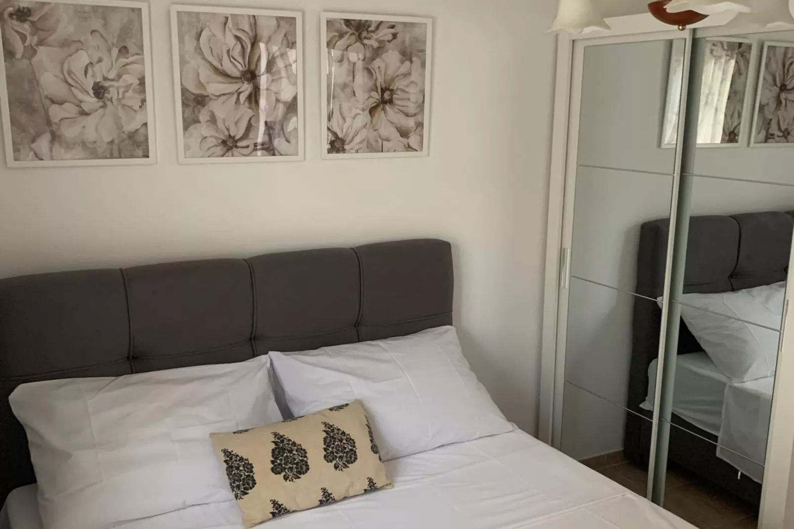 Apartments J&M 2 - One Bedroom Apartment with Terrace-Chambre