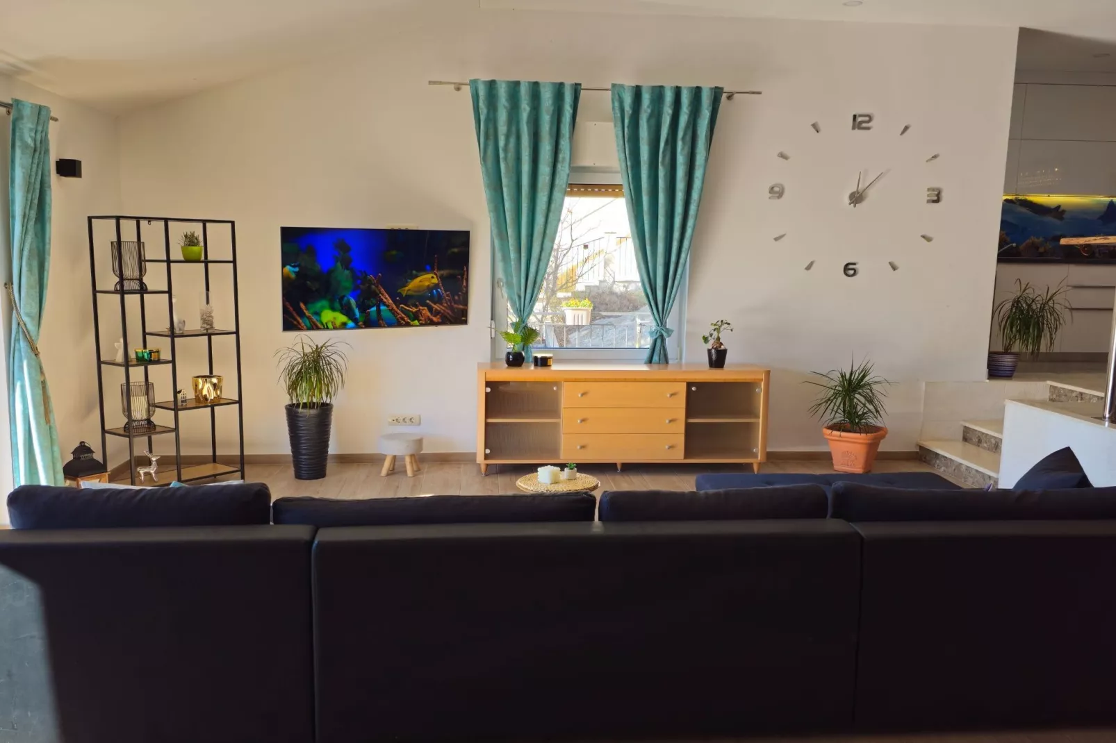 Holiday Home Sunrise - Three Bedroom Holiday Home-Salon