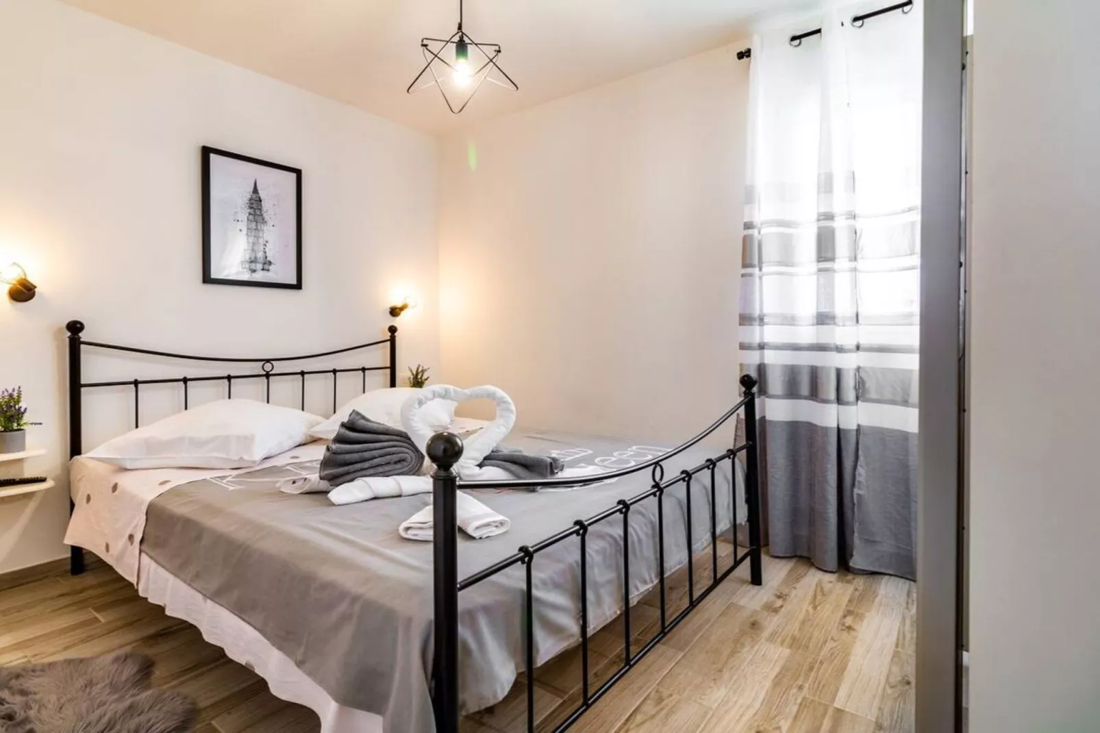 Holiday Home Sunny Side - Six Bedroom Holiday Home-Bedroom