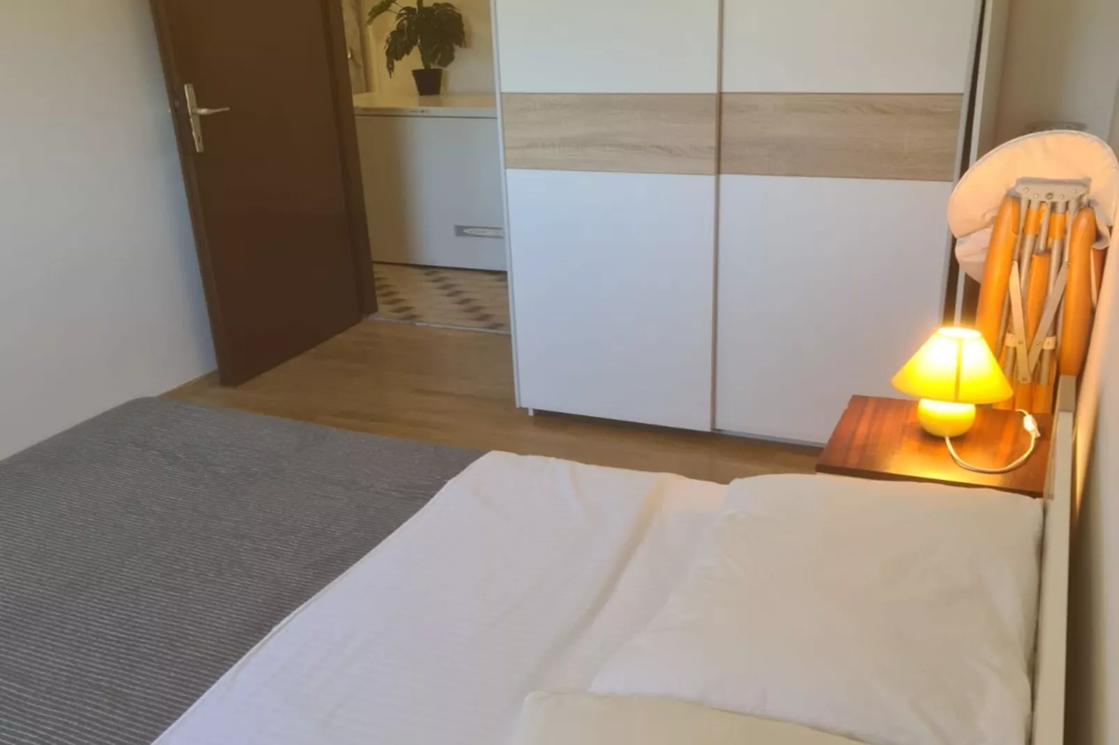 Apartments Rubbi - Three Bedroom Apartment with Terrace-Chambre
