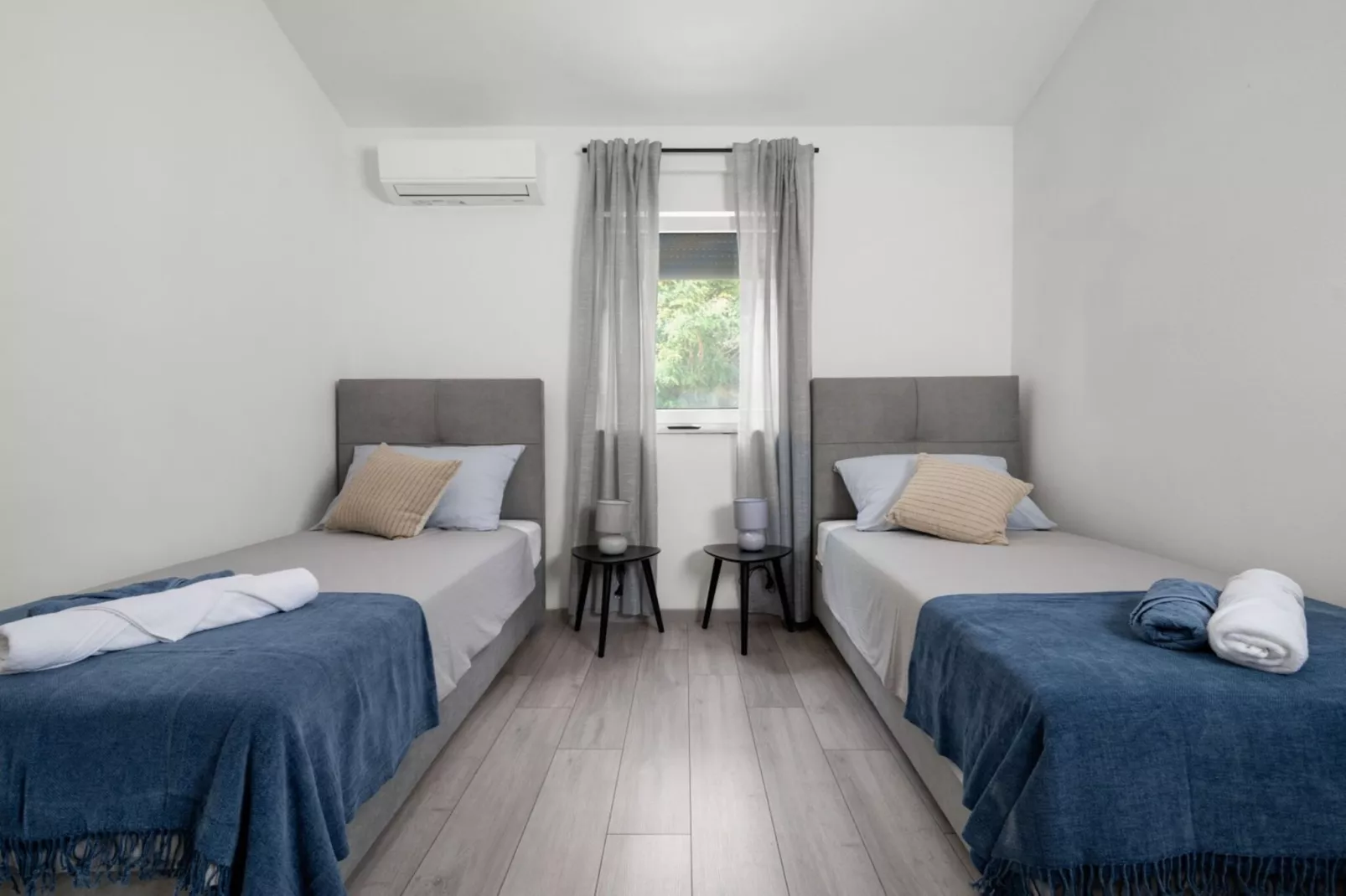 Villa SABINA - Santalezi - Three Bedroom Villa with Swimming Pool-Schlafzimmer