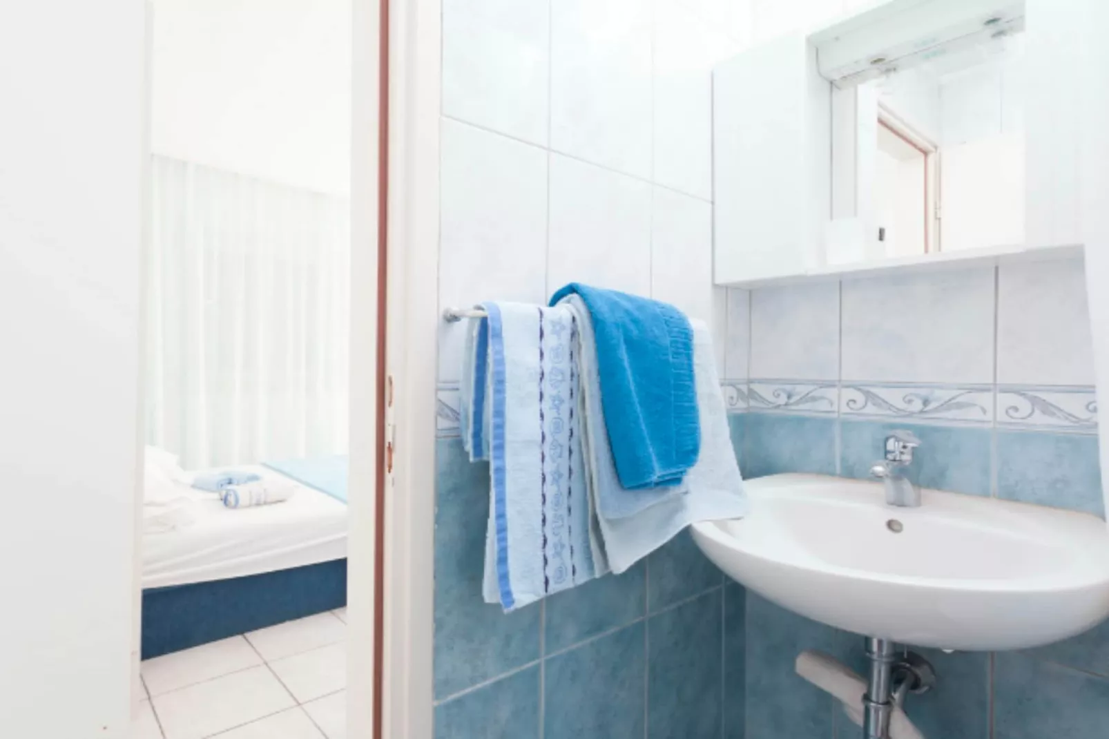 Apartments Lili - Two Bedroom Apartment with Balcony-Badezimmer