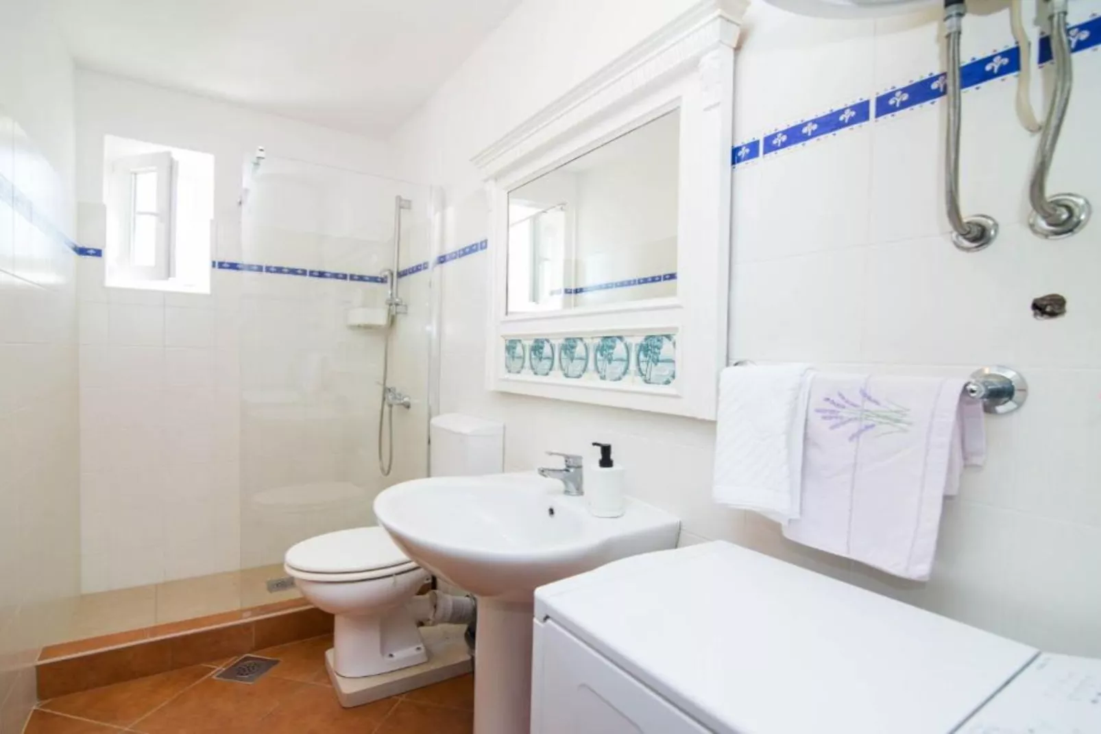 Apartments Bonic - Two Bedroom Apartment with Balcony (APP 3)-Salle de bain