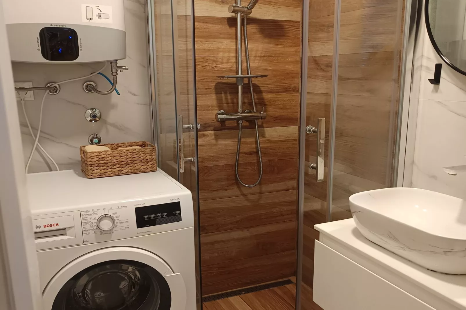 Apartment Analea - Two Bedroom Apartment-Bathroom