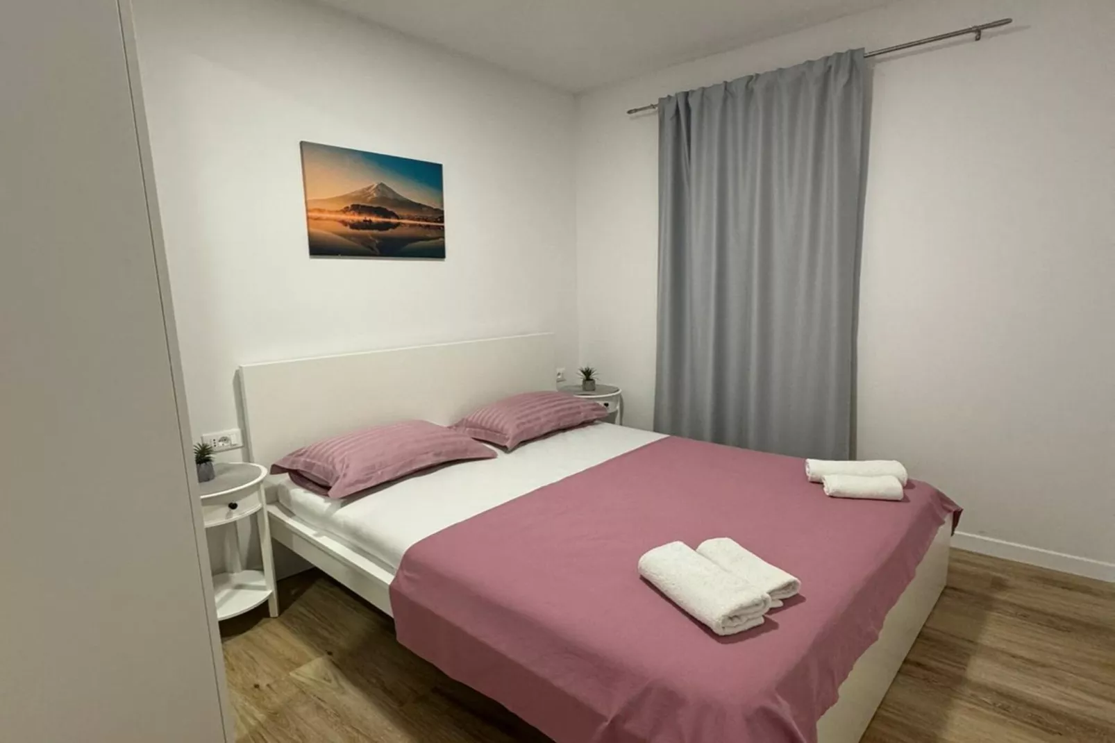 Apartment & Rooms Papa - Two Bedroom Apartment with Balcony and Partial Sea View-Bedroom