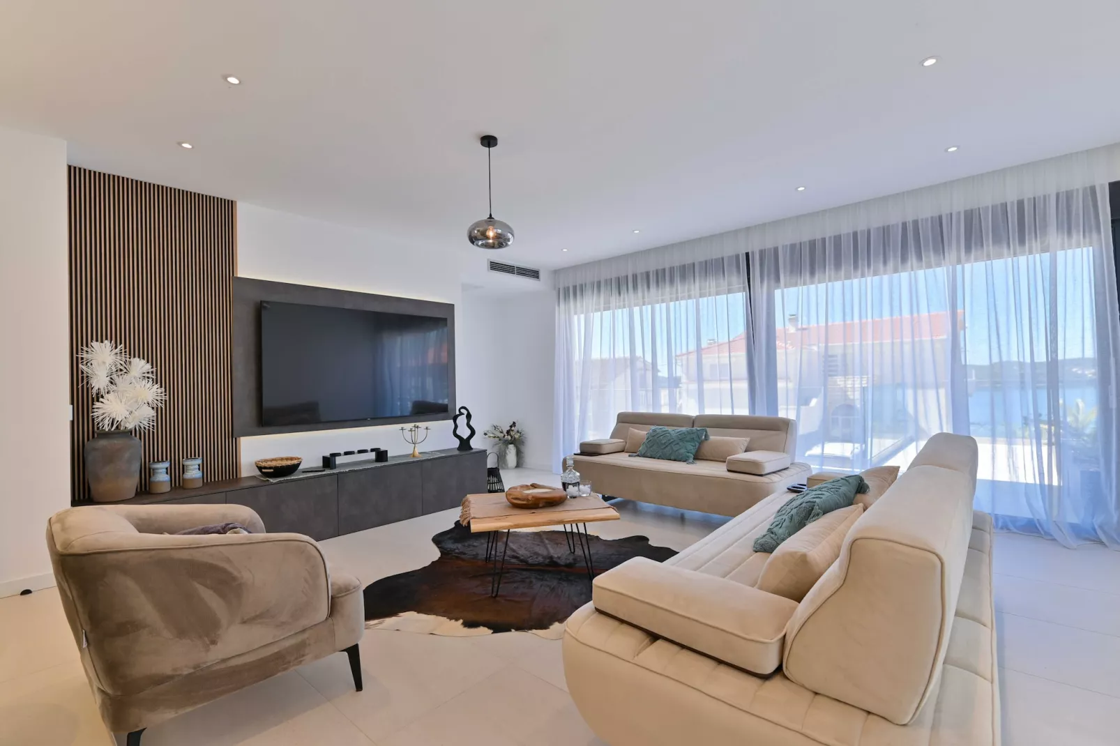 Villa Oasis - Five Bedroom Villa with Private Pool-Living room