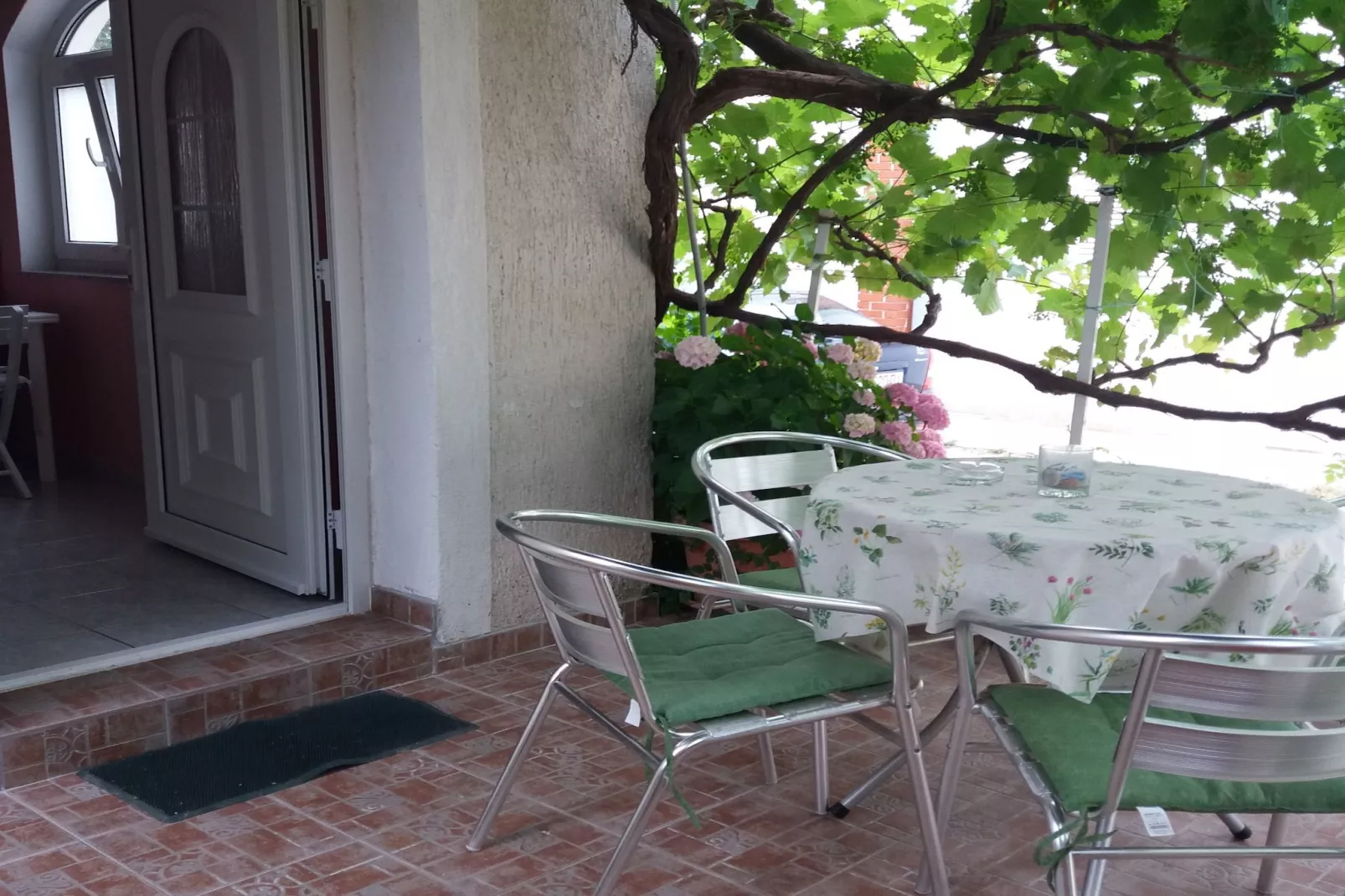 Apartments Lavanda & More - One Bedroom Apartment with Shared Terrace-Im Freien
