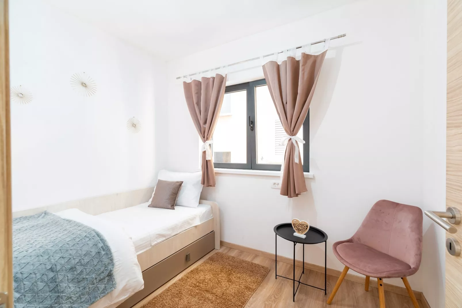Apartments & Rooms Fisherman's Luck - Two-Bedroom Apartment with Terrace and Sea View-Schlafzimmer