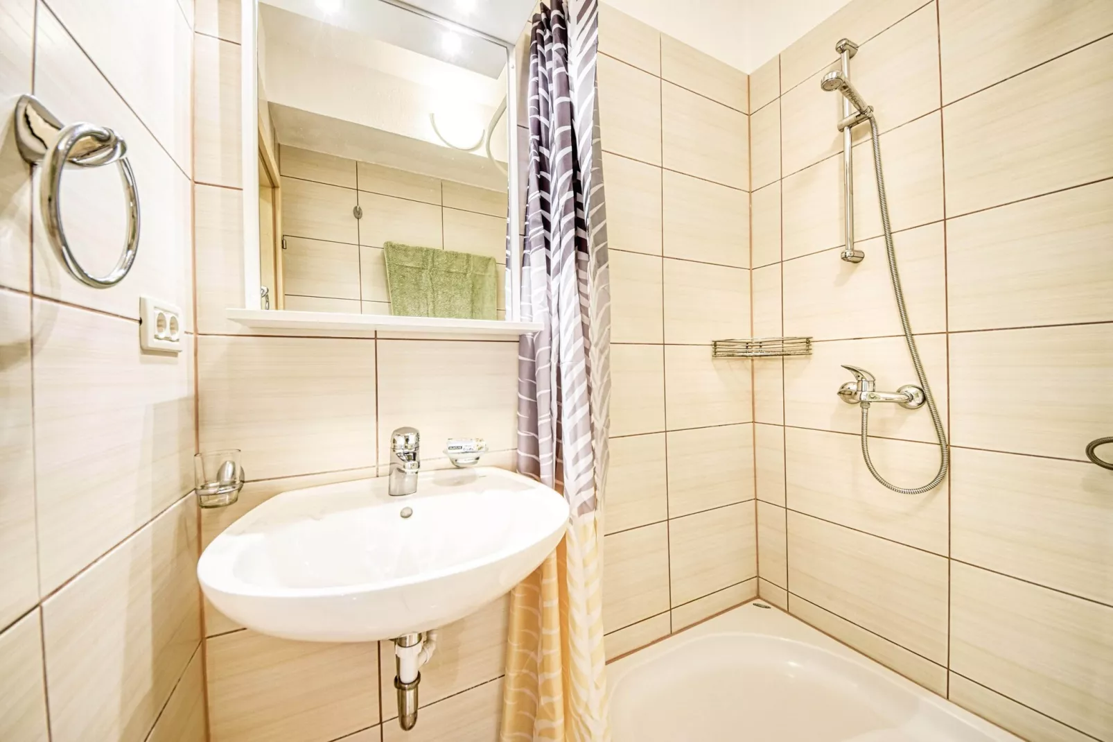 Apartments Gracin - Superior One Bedroom Apartment with Terrace (A2)-Bathroom