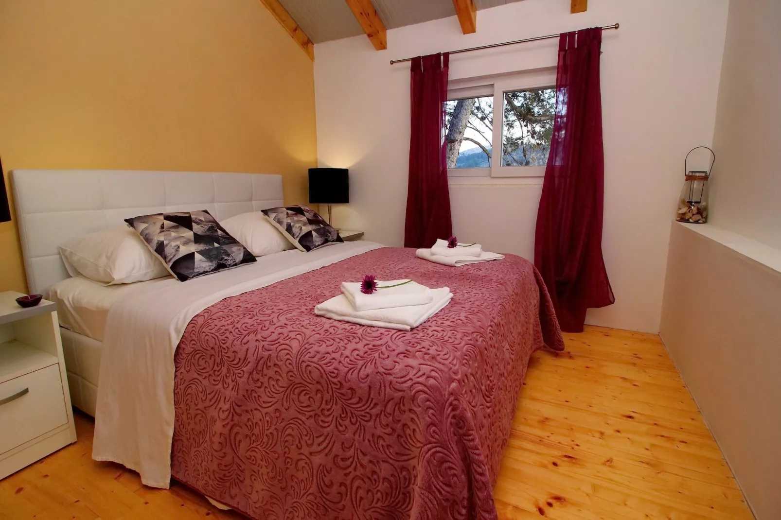 Holiday Home Bili Žal - Two Bedroom Holiday Home with Terrace and Sea View-Schlafzimmer