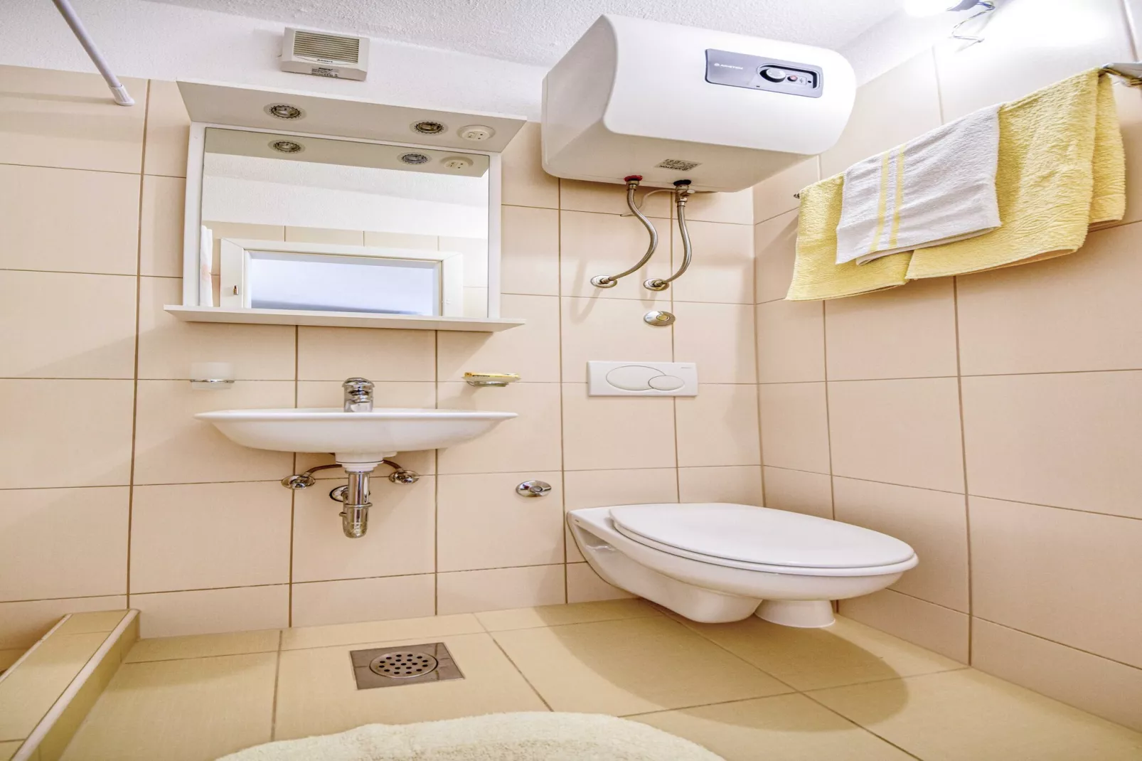 Apartments Gracin - Studio Apartment with Terrace (A4)-Bathroom