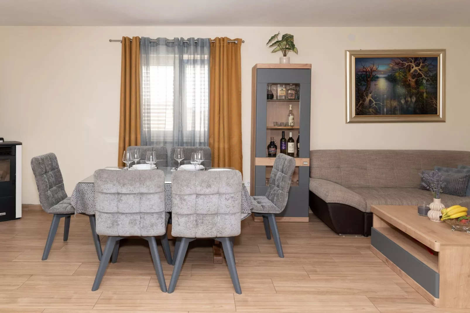 Five Bedroom Villa With Pool-Esszimmer
