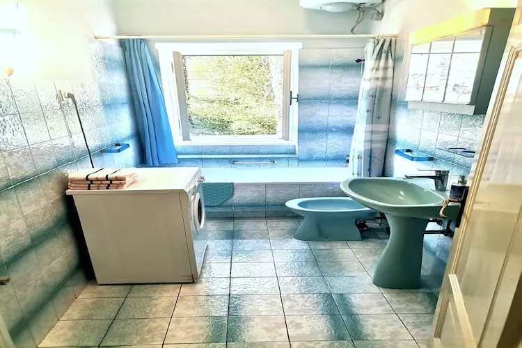 Secluded Lovran Apartment with Balcony and Patio- Two Bedroom Apartment-Badezimmer