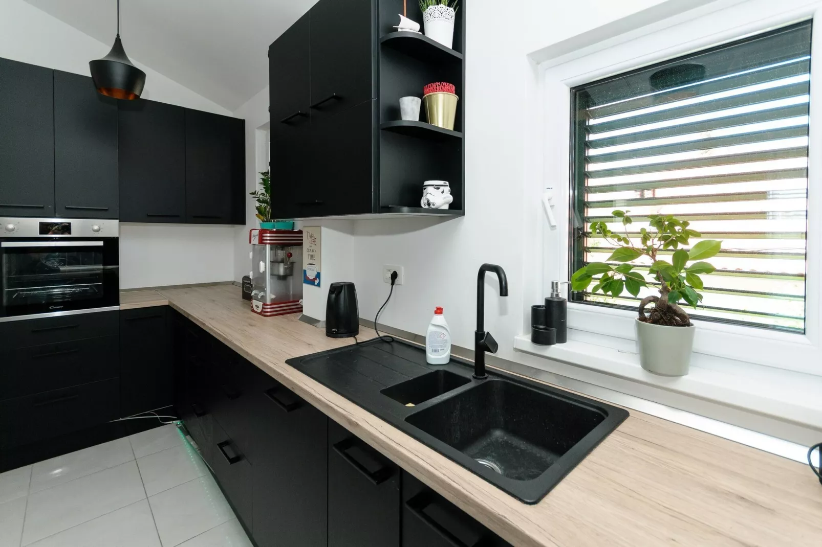 Luxury Villa with Heated Pool, Terrace, and Outdoor Amenities for Relaxation - Five Bedroom Villa-Kitchen