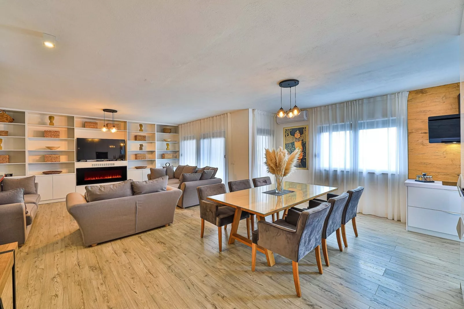 Charming Villa with Outdoor Pool, BBQ, and Sun Deck in Tranquil Kaštela Area - Five bedroom Villa-Living room