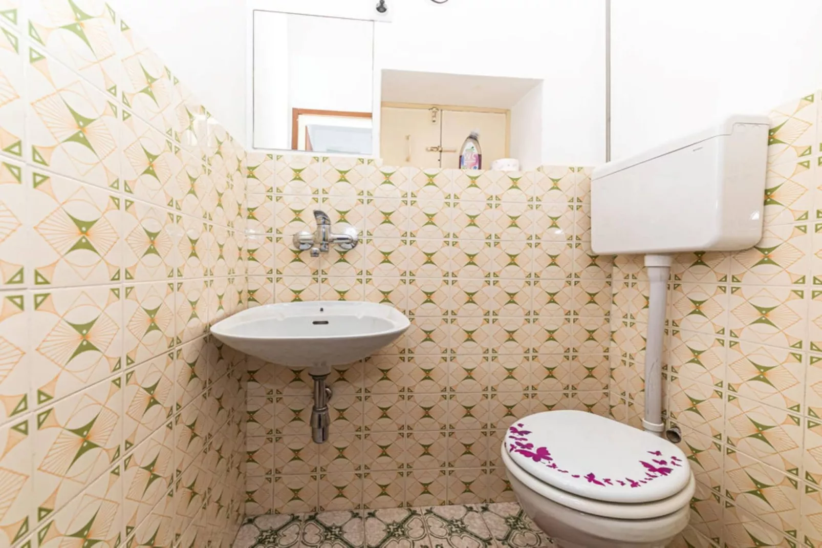 Holiday Home by the Sea with Terrace & Ocean Views on Čiovo - Two Bedroom Holiday Home-Badezimmer