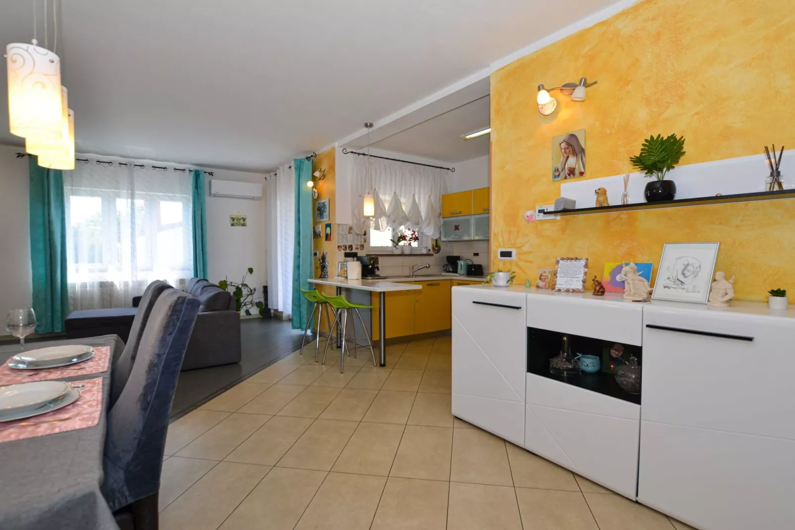 Radovani Peaceful and Serene Apartment with Terrace - Two Bedroom Apartment with Terrace-Dining room