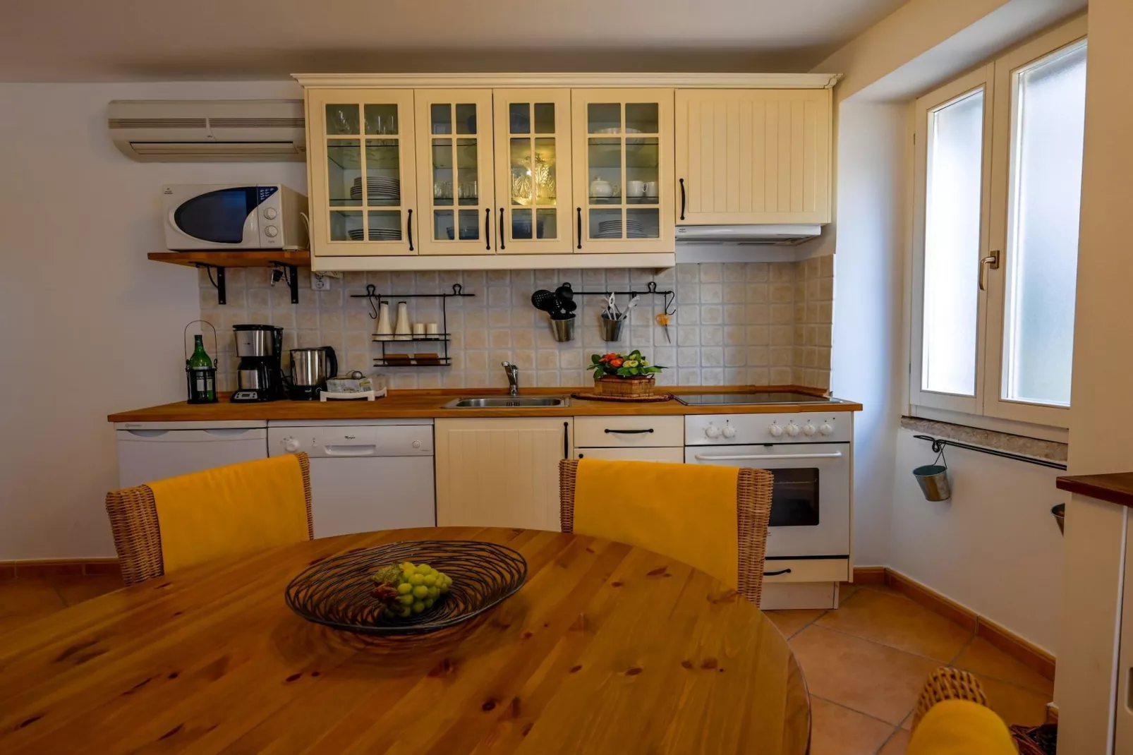 Sleek and Trendy Downtown Apartment - One Bedroom Apartment-Kitchen