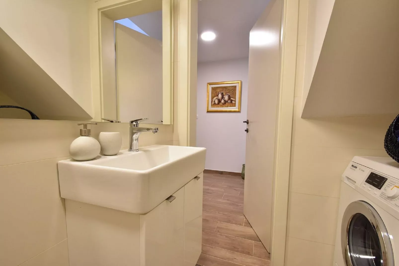 Apartment Mandika - One Bedroom Apartment-Bathroom