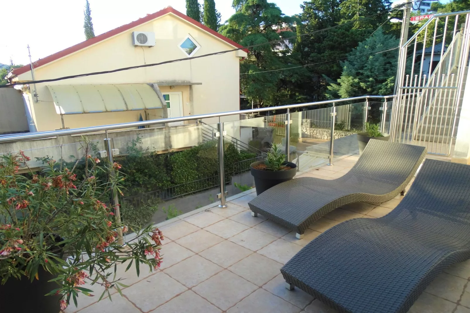 Selce Shorefront Apartment with Balcony and Sea View - Two Bedroom Apartment with Balcony and Sea View-Terrasse/Balkon