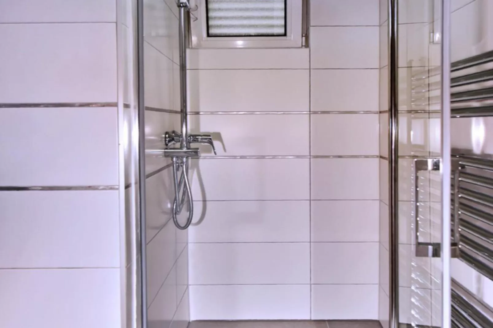 Peaceful and Secluded Krk Apartment with Terrace - One Bedroom Apartment with Terrace-Badezimmer
