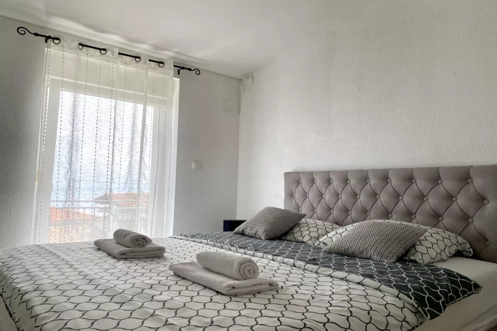 Luxury Lovran Apartments with Swimming Pool - Standard One Bedroom Apartment-Schlafzimmer