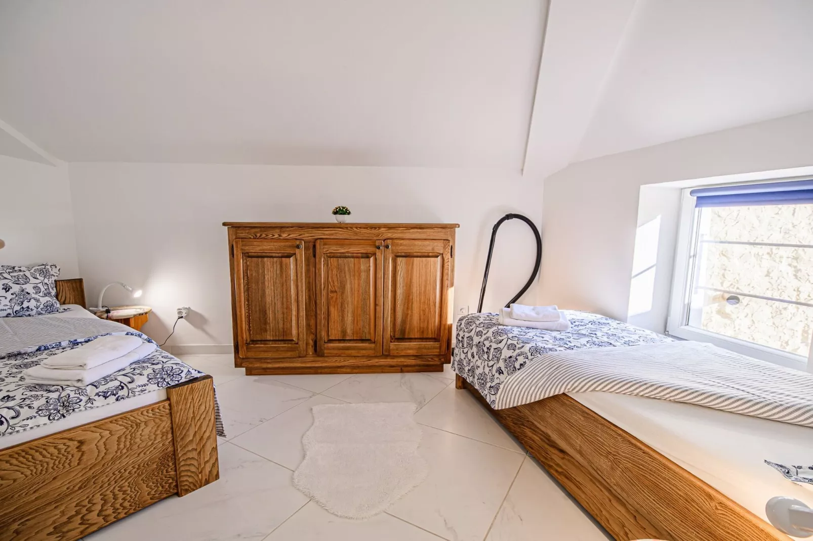 Sleek and Stylish Umag Apartments with Sea View - Two Bedroom Apartment with Terrace (owner 2)-Chambre