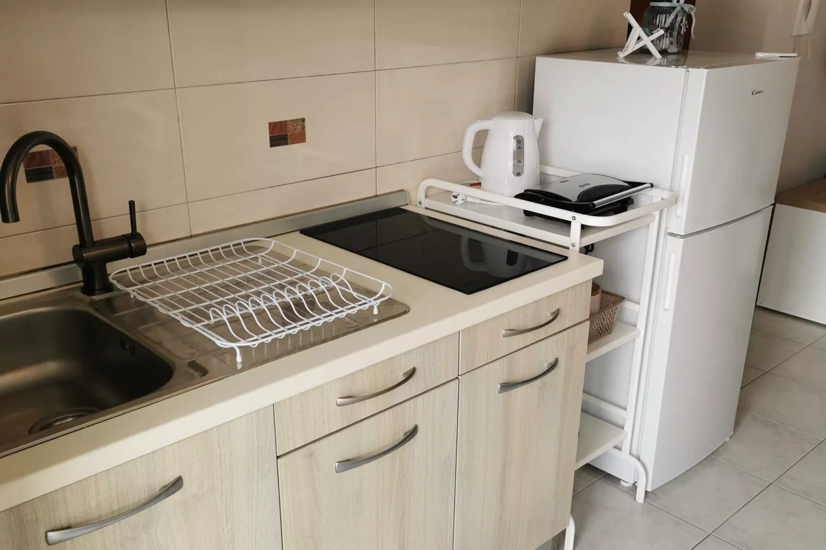 Modern and Bright Fazana Apartment with Balcony and Sea View - One Bedroom Apartment with Balcony and Sea View-Cuisine
