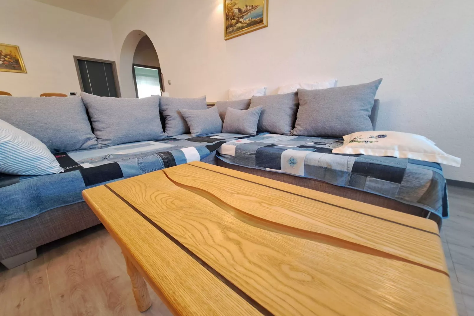 Spacious Urban Retreat Apartment with Terrace - Two Bedroom Apartment with Terrace-Salon