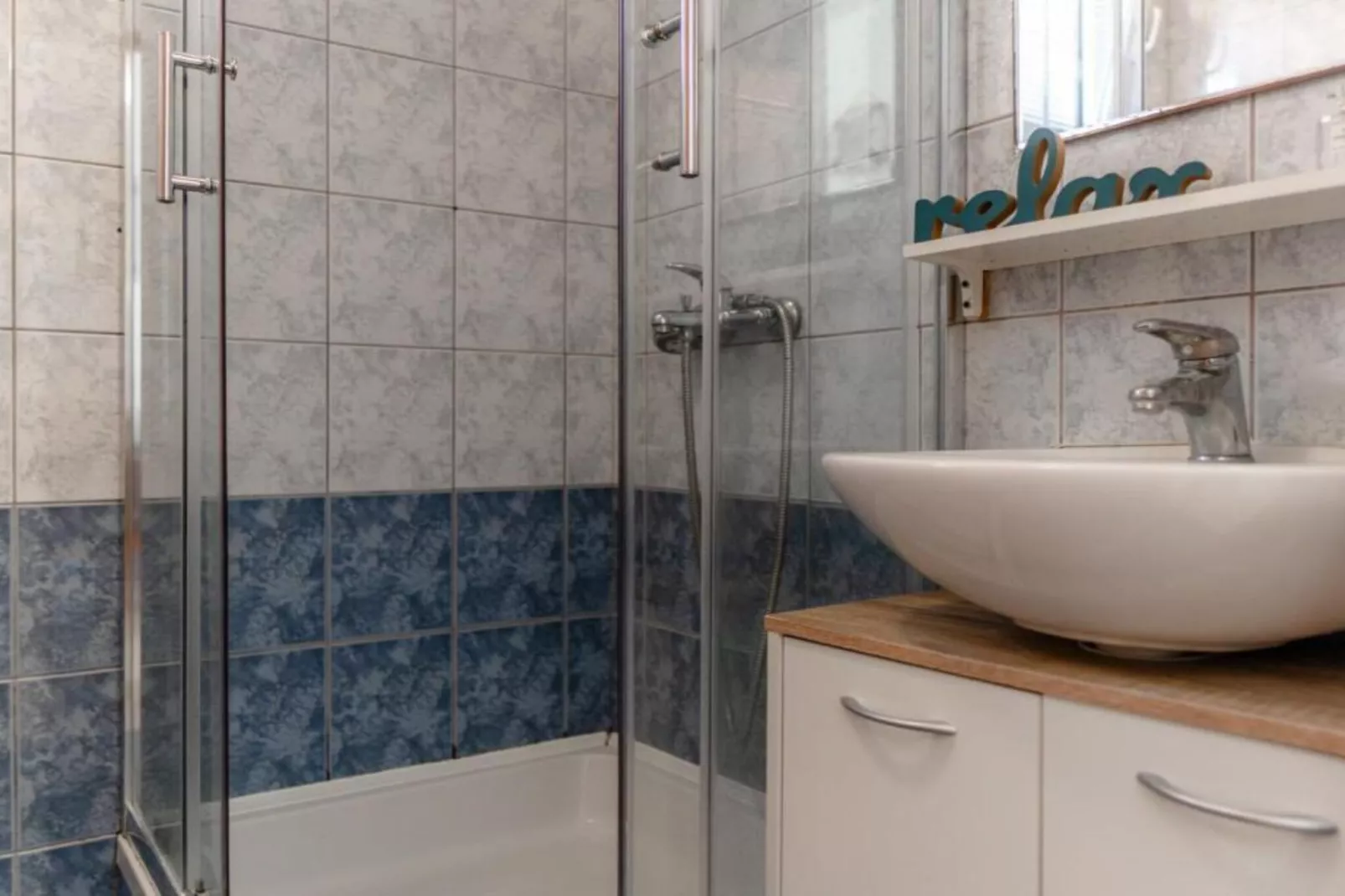 Two Bedroom Apartment 2 (Prizemlje)-Bathroom