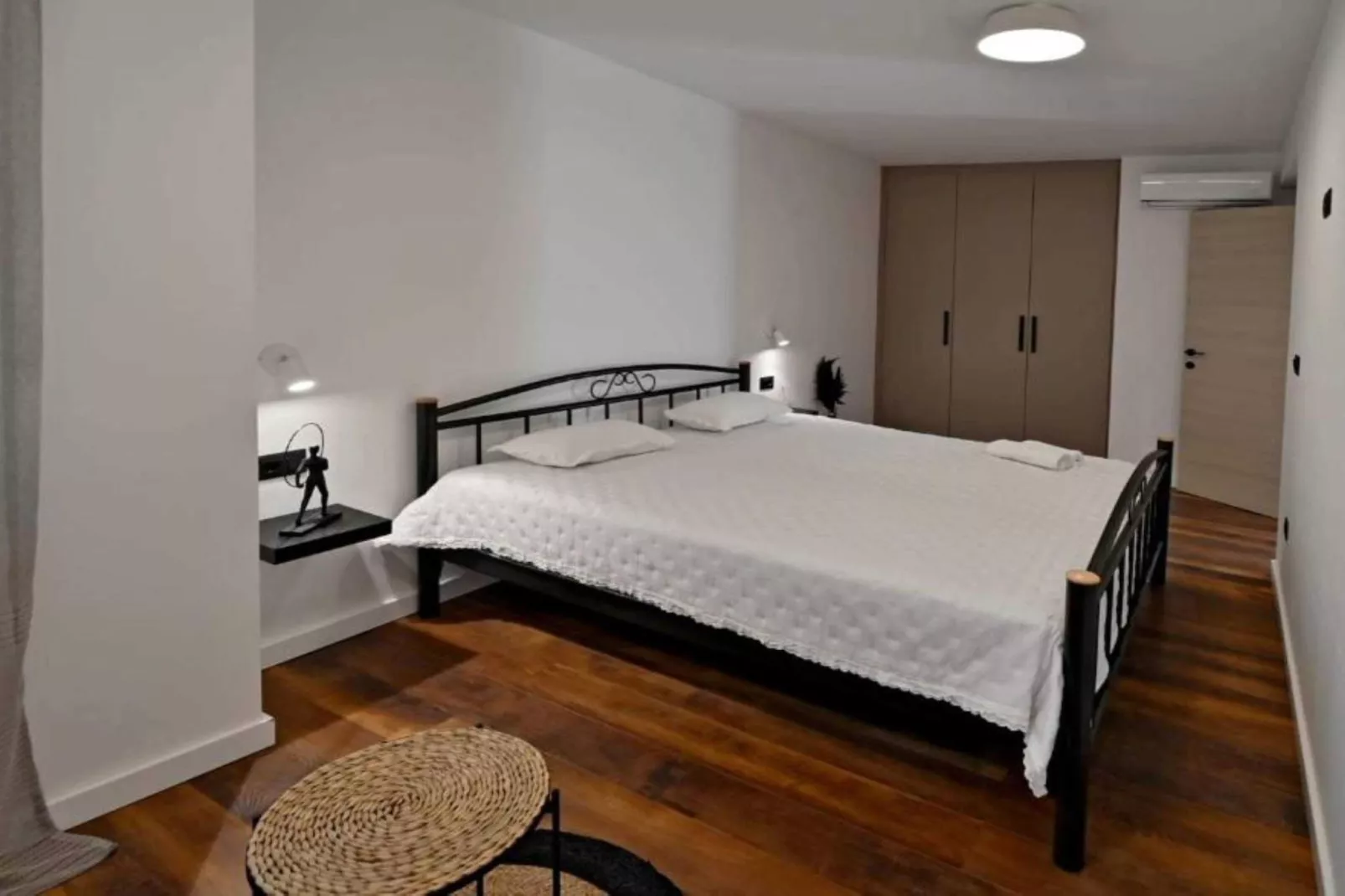 Luxury Slatine Apartments with Terrace and Garden - One Bedroom Apartment with Terrace-Schlafzimmer