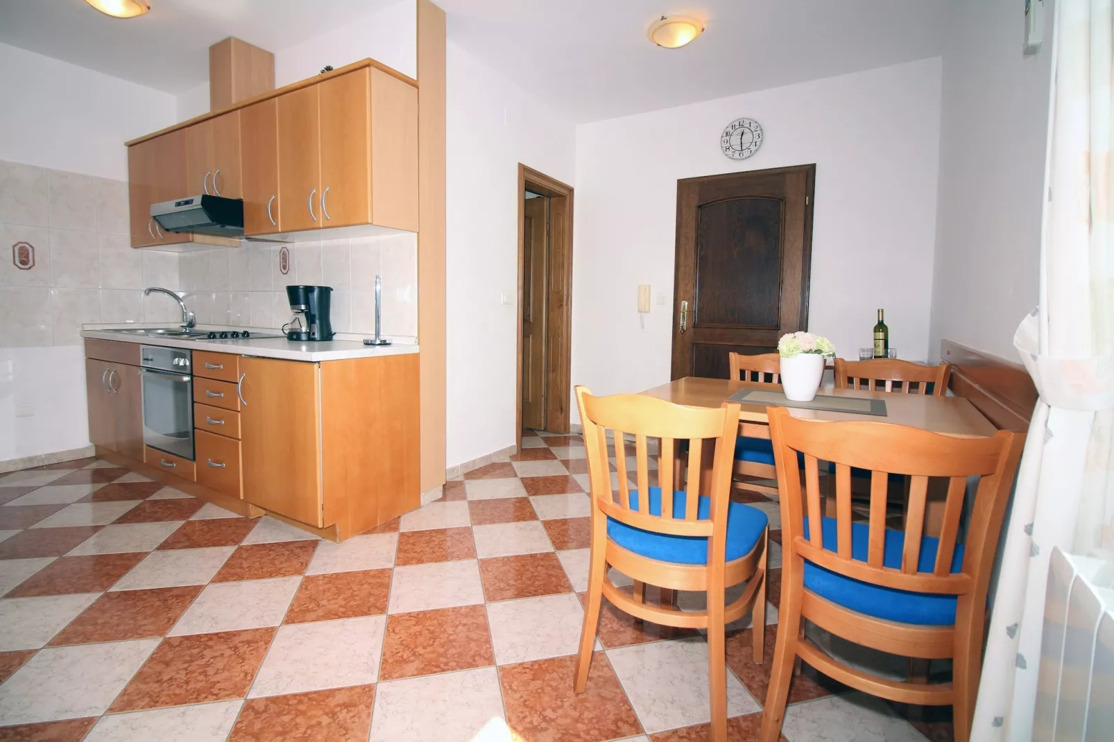 Zadar Coastal Haven - One Bedroom Apartment With Sea View-Salle à manger