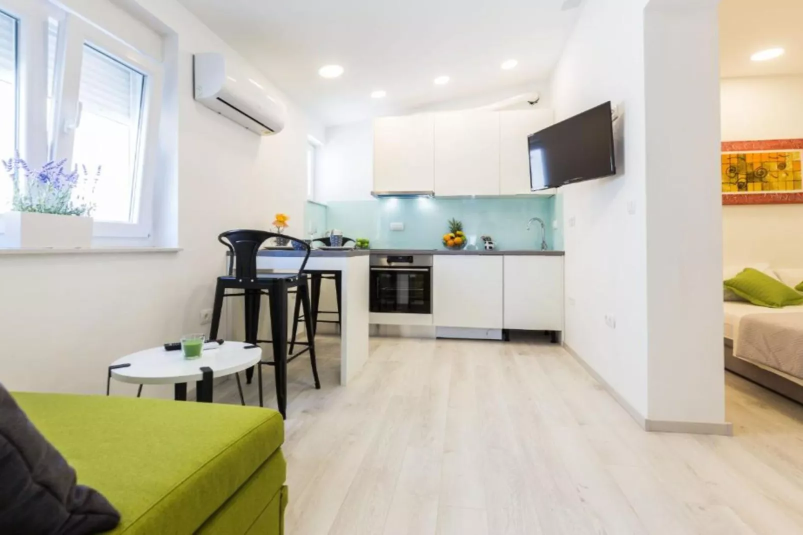 Spacious Two sis Apartments in Zadar with Terrace  Studio Apartment ( 1 )-Schlafzimmer