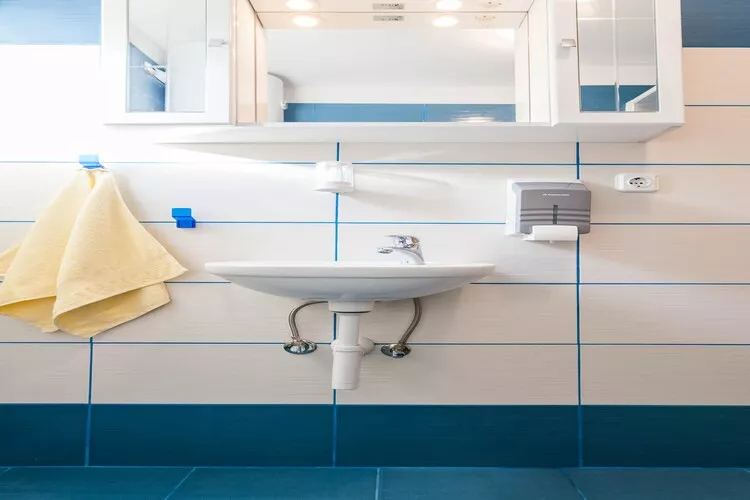 Cozy Apartments in Zadar with Sea and Mountain Views - Studio Apartment with Mountain View (owner 4)-Bathroom