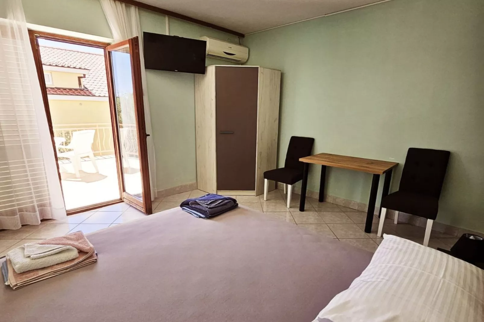 Apartments Željka - Studio Apartment with Terrace and a sea view (2)-Schlafzimmer